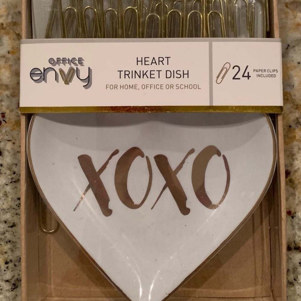 NWT Heart Trinket Dish with 24 paper clips